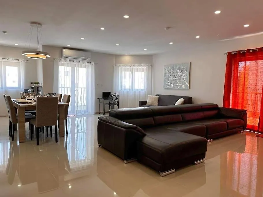 Holiday home Cozy, Spacious 3 Bedroom Maisonette, 6 To 8 Ppl, 1 Min Walk From Seafront Marsaxlokk