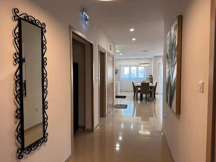 Holiday home Cozy, Spacious 3 Bedroom Maisonette, 6 To 8 Ppl, 1 Min Walk From Seafront Marsaxlokk Malta