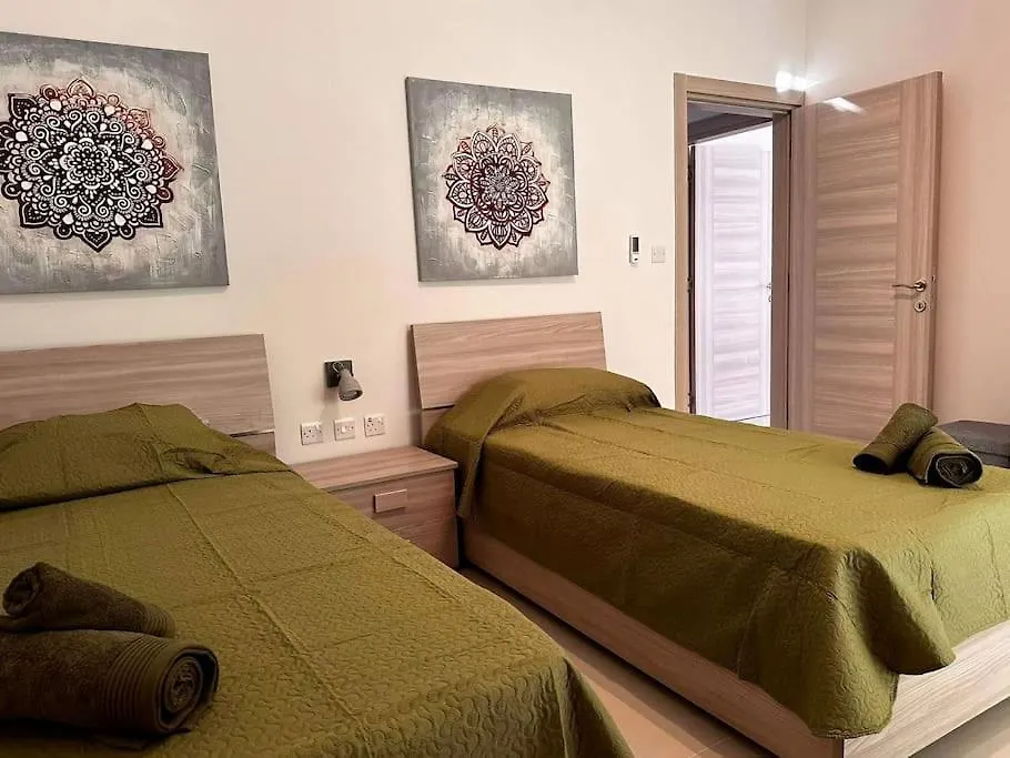 Cozy, Spacious 3 Bedroom Maisonette, 6 To 8 Ppl, 1 Min Walk From Seafront Marsaxlokk Holiday home