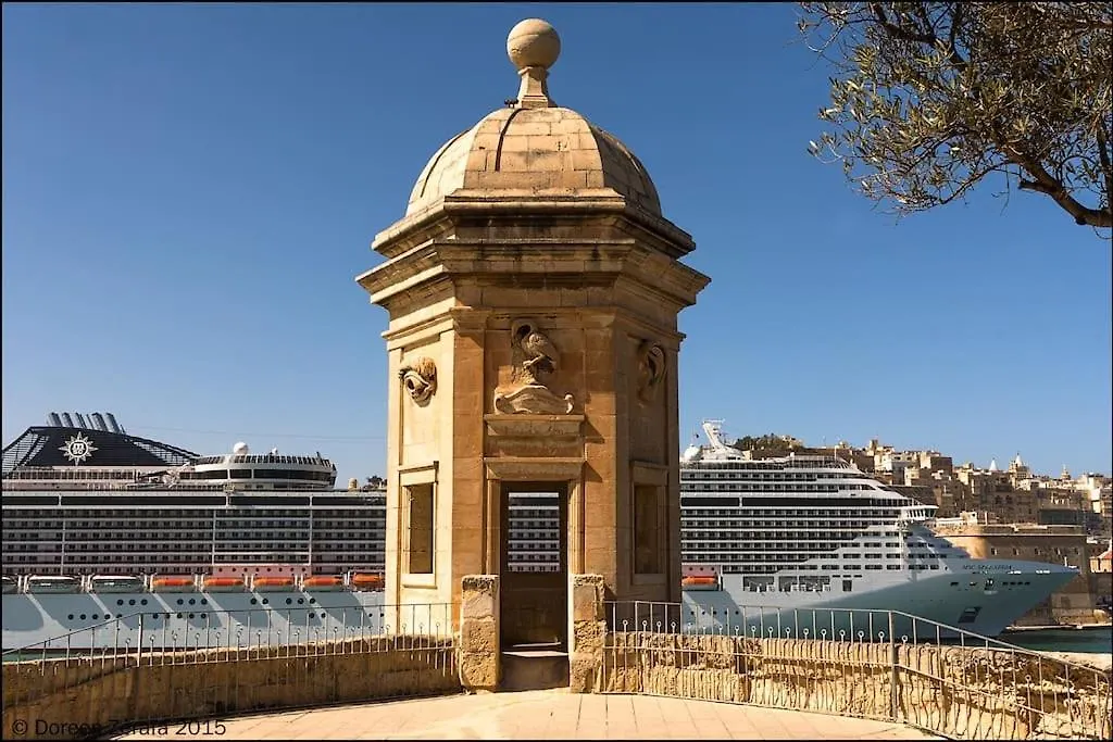 Cozy, Spacious 3 Bedroom Maisonette, 6 To 8 Ppl, 1 Min Walk From Seafront Marsaxlokk 0*,  Malta