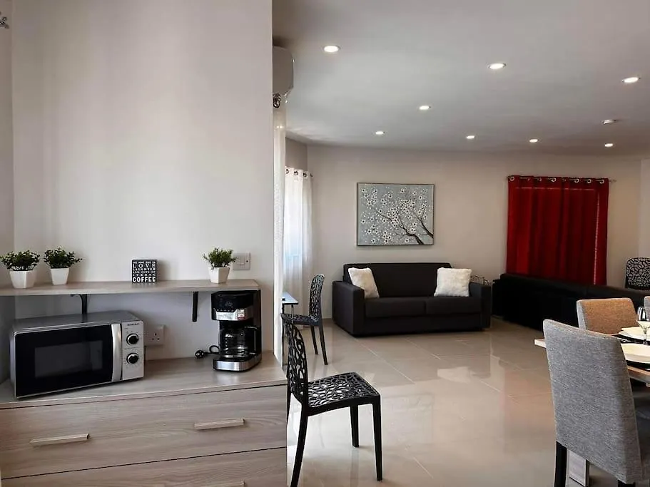 Semesterbostad Cozy, Spacious 3 Bedroom Maisonette, 6 To 9 Ppl, 1 Min Walk From Seafront Marsaxlokk