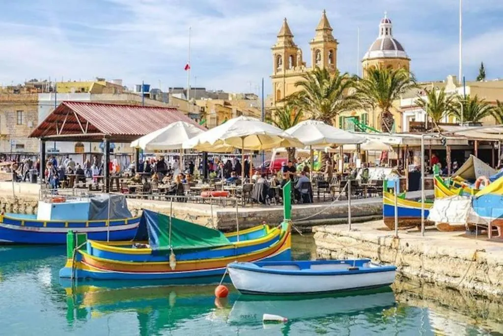 Cozy, Spacious 3 Bedroom Maisonette, 6 To 9 Ppl, 1 Min Walk From Seafront Marsaxlokk Semesterbostad
