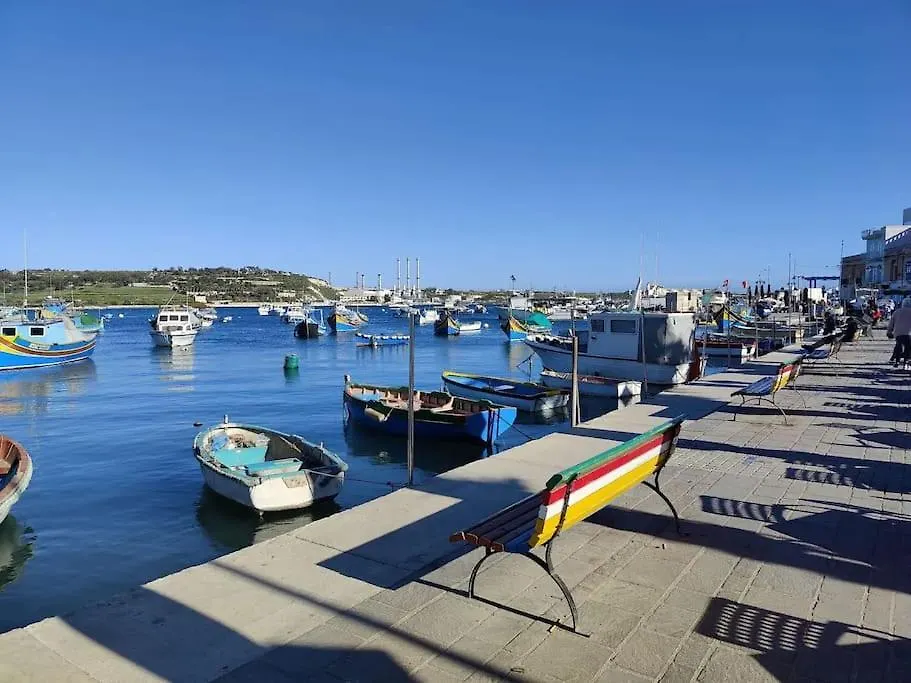 Semesterbostad Cozy, Spacious 3 Bedroom Maisonette, 6 To 9 Ppl, 1 Min Walk From Seafront Marsaxlokk Malta