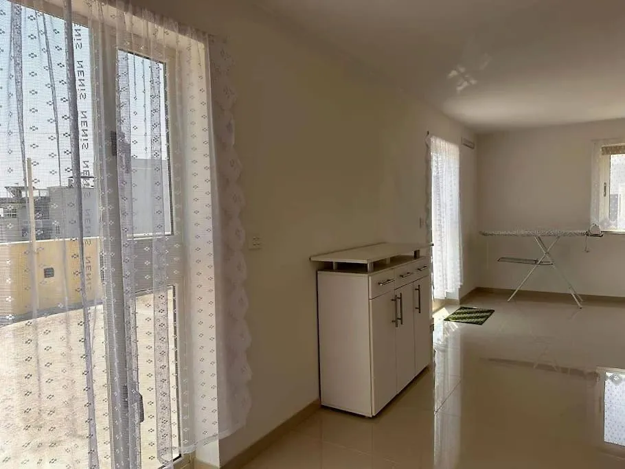 Cozy, Spacious 3 Bedroom Maisonette, 6 To 9 Ppl, 1 Min Walk From Seafront Marsaxlokk Semesterbostad
