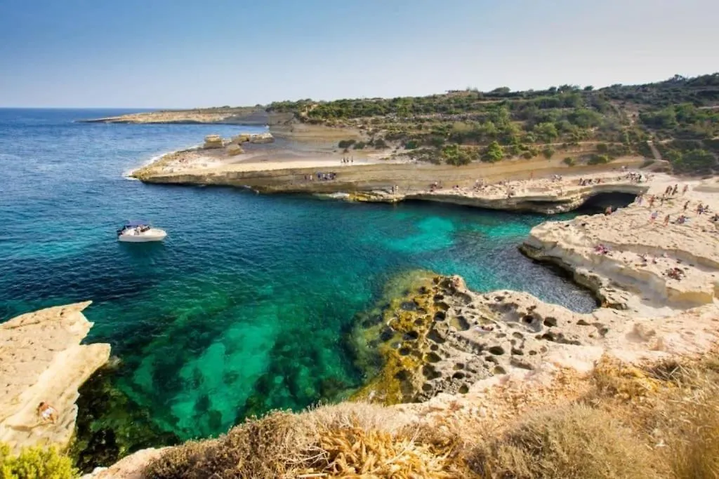 Cozy, Spacious 3 Bedroom Maisonette, 6 To 9 Ppl, 1 Min Walk From Seafront Marsaxlokk Semesterbostad