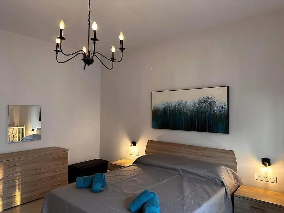 Cozy, Spacious 3 Bedroom Maisonette, 6 To 9 Ppl, 1 Min Walk From Seafront Marsaxlokk 0*,  Malta