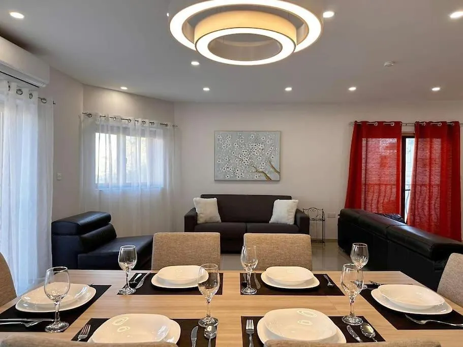 Cozy, Spacious 3 Bedroom Maisonette, 6 To 9 Ppl, 1 Min Walk From Seafront Marsaxlokk 0*,  Malta