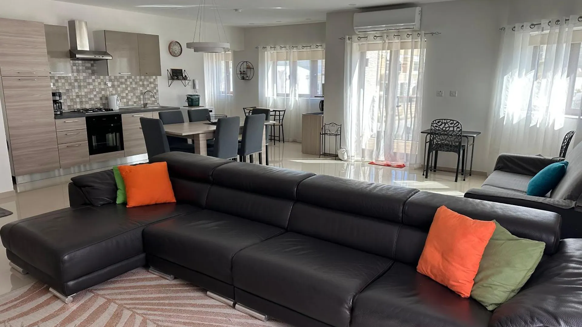 Semesterbostad Cozy, Spacious 3 Bedroom Maisonette, 6 To 9 Ppl, 1 Min Walk From Seafront Marsaxlokk